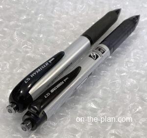 三菱鉛筆、上がジェットストリームの SXN-159 下がパワータンク SN-201PT